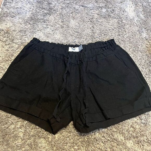 Old Navy Pants - Old navy women’s black shorts